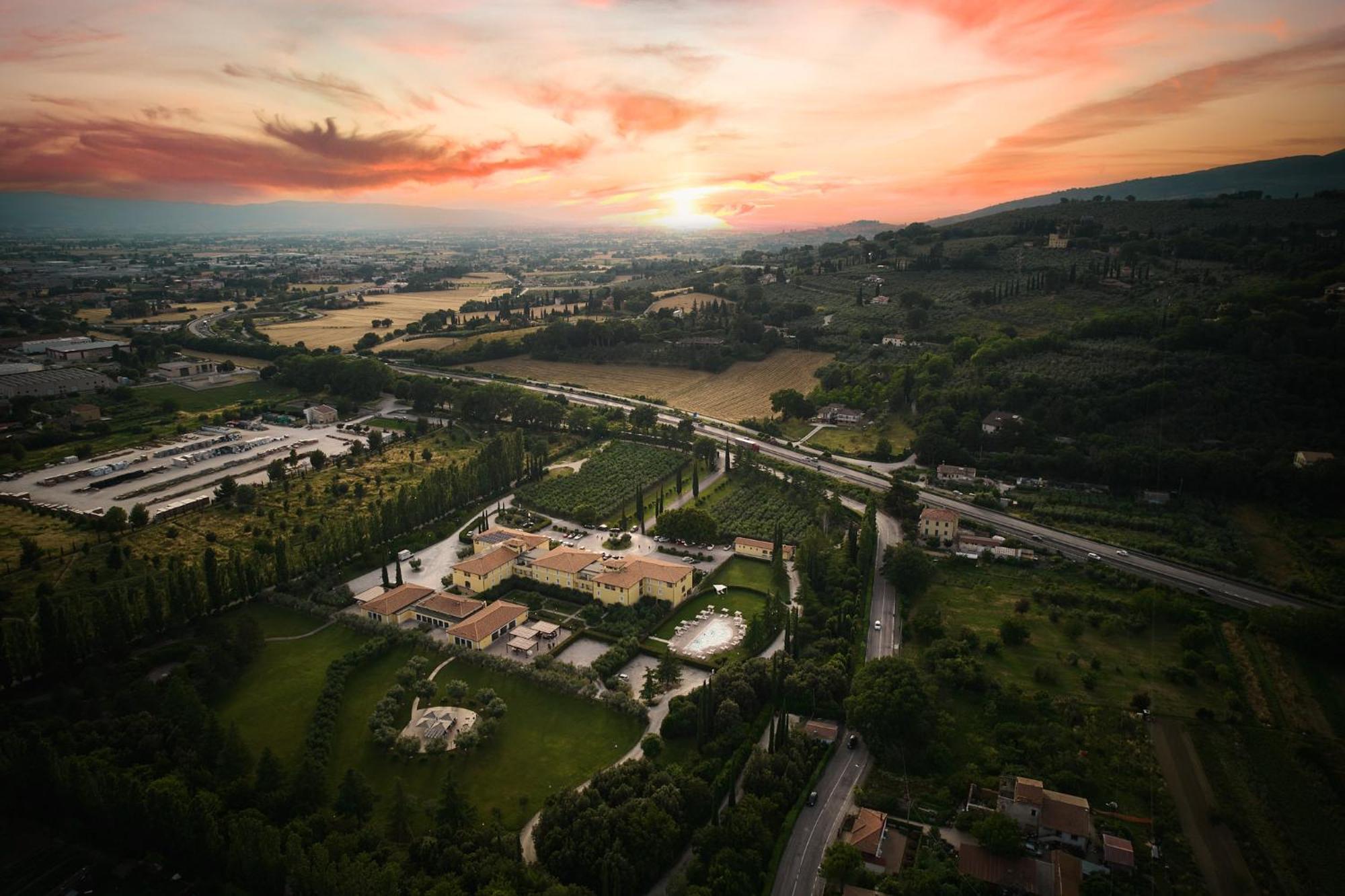 Delfina Palace Hotel Foligno Exterior photo