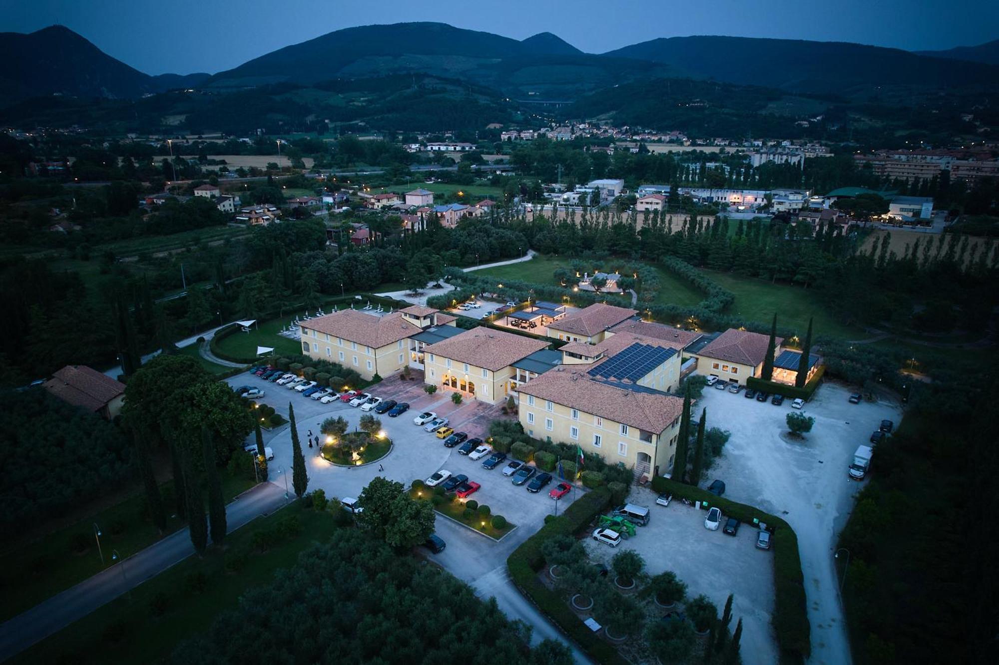 Delfina Palace Hotel Foligno Exterior photo